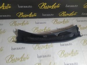 Grila stergatoarelor din plastic pentru Lexus CT200h 2011-2017 originala 5570876010